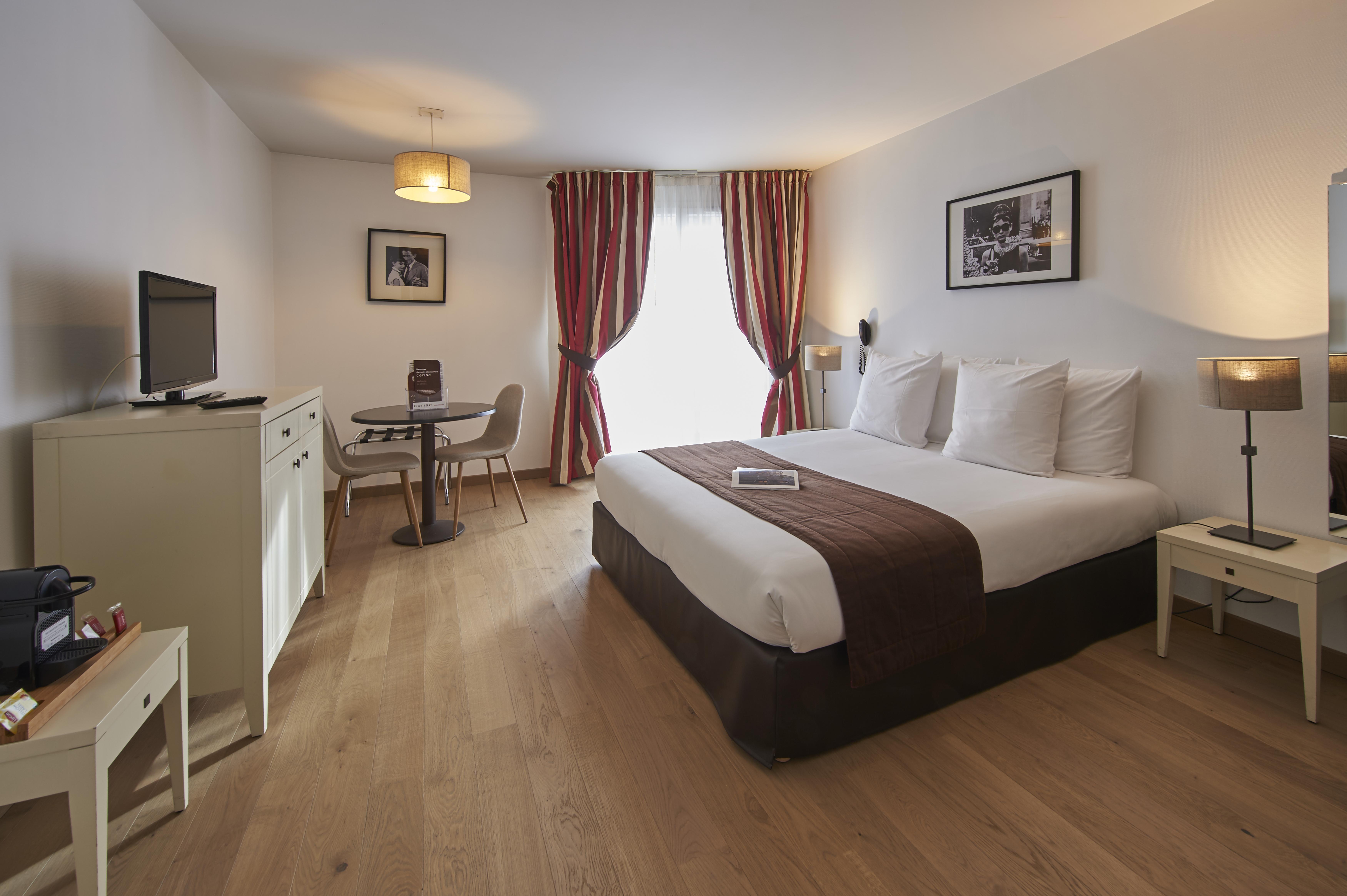 Hotel Cerise Chatou Exterior photo