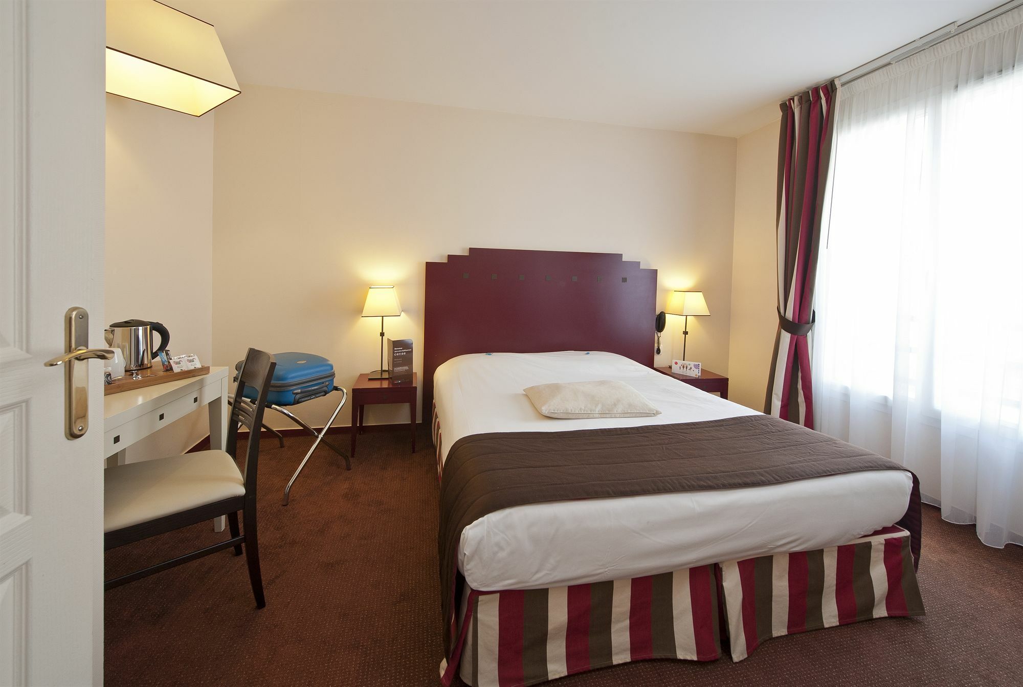 Hotel Cerise Chatou Exterior photo